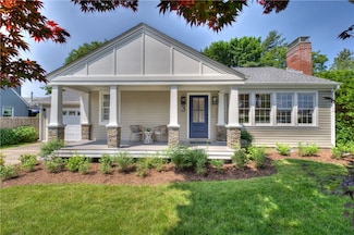 3 Tyler Point Rd, Barrington, RI 02806