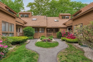 4 Clement Ct Unit 4, Haverhill, MA 01832