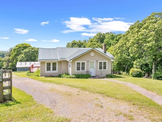 2366 Mallory Rd, Galax, VA 24333