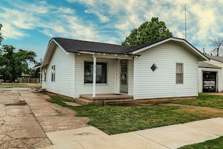 409 W Bedford St, Dimmitt, TX 79027