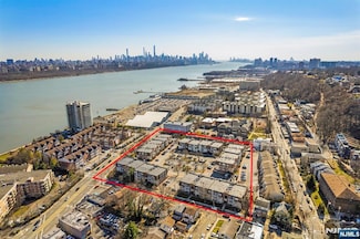 28 Garden Place Unit 151, Edgewater, NJ 07020