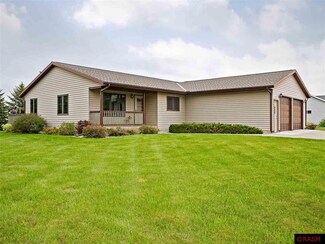 616 616 E 8th St, Winthrop, MN 55396