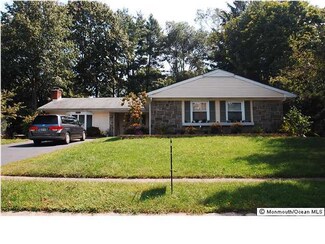 10 Fayette Ln, Matawan, NJ 07747