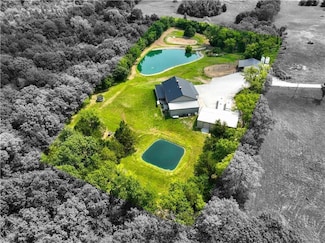302 SW 31st St, Oak Grove, MO 64075