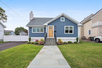 5 Crescent Dr, Milford, CT 06460