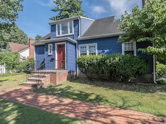 22 Harbor Rd, Port Washington, NY 11050