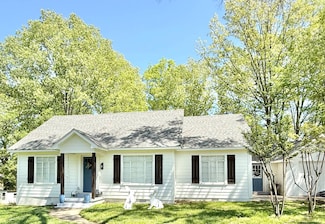 304 Shirley Ave, Winona, MS 38967