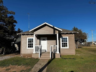 103 W Glisson Ave, Electra, TX 76360