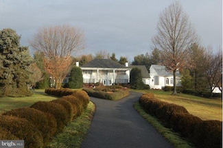 12700 Knollbrook Dr, Clifton, VA 20124