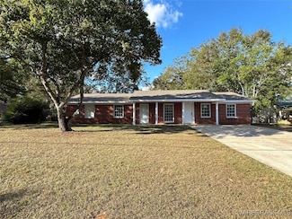 3 Brown Ave, Daleville, AL 36322