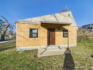 523 Pine St, Cabool, MO 65689