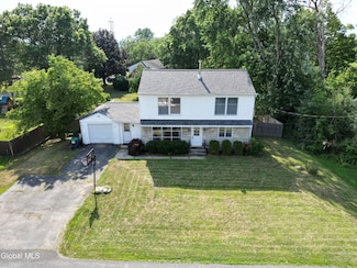 3 Powers Ln, Troy, NY 12182