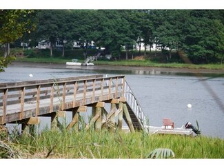 17 Riverside Dr, Dover, NH 03820