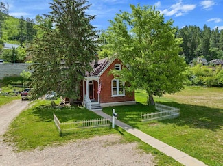 31 Charles St, Deadwood, SD 57732