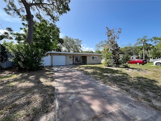 422 Crosswinds Dr, Palm Harbor, FL 34683