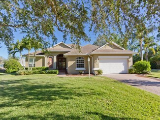 290 Champagne Ct SW, Vero Beach, FL 32968