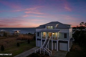 15821 Rue Dauphine Cir, Biloxi, MS 39532