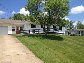 2433 Hillwood St, Magnolia, OH 44643