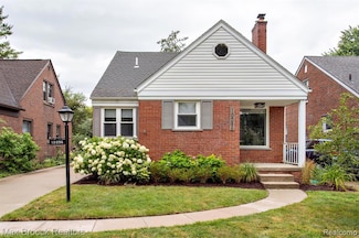 10096 Hart Ave, Huntington Woods, MI 48070