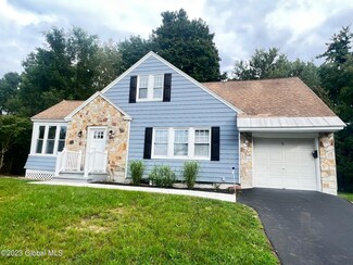 27 Tull Dr, Albany, NY 12205