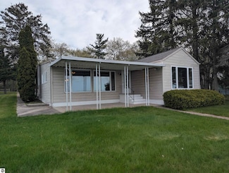 1082 S 6th St, Au Gres, MI 48703