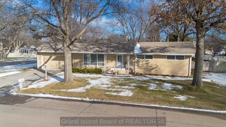 1803 S Arthur St, Grand Island, NE 68803