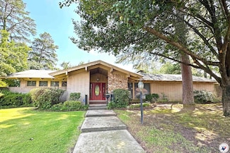 1315 Holloway Dr, Texarkana, TX 75503