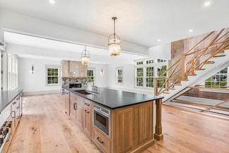 16 Hatch Farm Ln, Concord, MA 01742