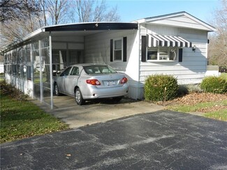 4 Lakewood Village, Medina, NY 14103