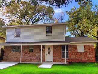 413 Cobb St, Clute, TX 77531