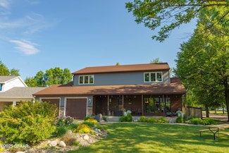 1309 Kuster Cir, Grand Forks, ND 58201