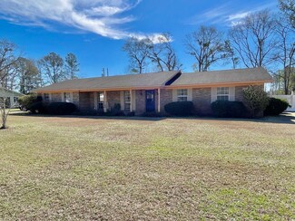911 Forest Ave, Elba, AL 36323