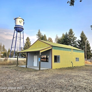 5864 W Maine St, Spirit Lake, ID 83869