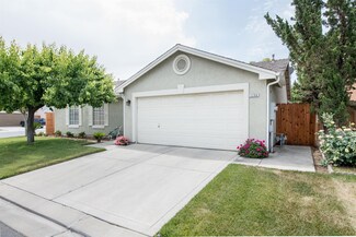 5296 E Harvest Ln, Fresno, CA 93725