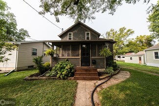 707 S 13th St, Clear Lake, IA 50428