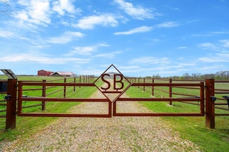 1818 E 2060 Rd, Hugo, OK 74743