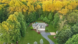 7 Forest View Dr, Sandy Hook, CT 06482