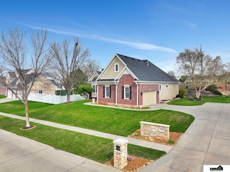 8420 Augusta Dr, Lincoln, NE 68526