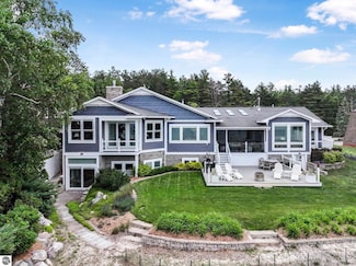 6709 E Wilderness Dr, MacKinaw, MI 49701