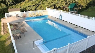 12 Drummer Ln, Leominster, MA 01453