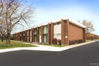 1525 Amherst Manor Dr, Williamsville, NY 14221