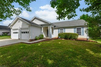 8 Crestbrook Ct, Greensboro, NC 27455