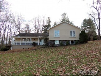 7 Carolewood Dr, Horse Shoe, NC 28742