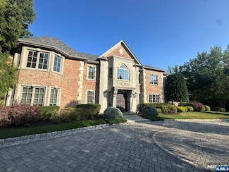 128 Huyler Landing Rd, Cresskill, NJ 07626