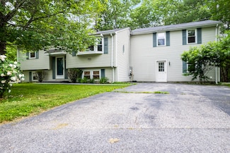 44 Ellen Cir, Yarmouth, ME 04096