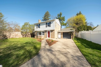 628 Sixth St, Traverse City, MI 49684