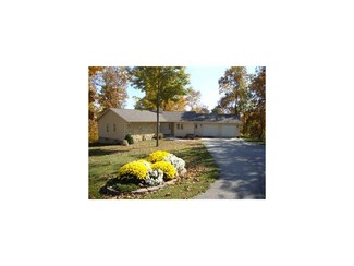 6065 28th Avenue Dr, Vinton, IA 52349