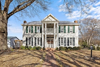 608 W 4th St, Tuscumbia, AL 35674