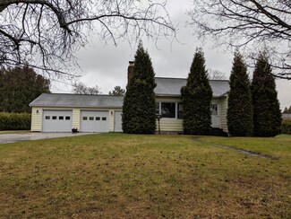1070 Huron St, Saint Ignace, MI 49781