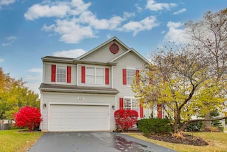 697 Providence Ln, Lindenhurst, IL 60046